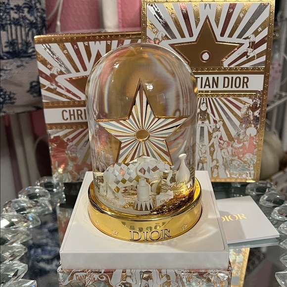 Christian Dior Gold Star Snow Globe 2025 - Picture 3 of 5